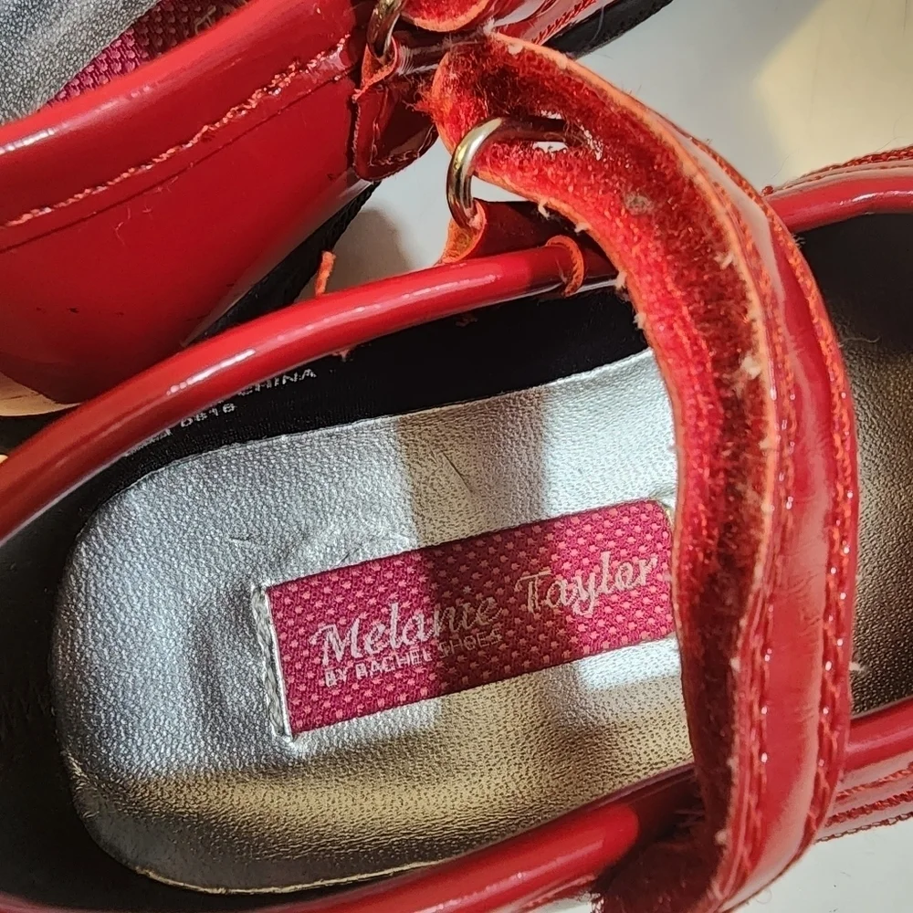 Melanie Taylor girls red Mery Jane shiny shoes size 6M